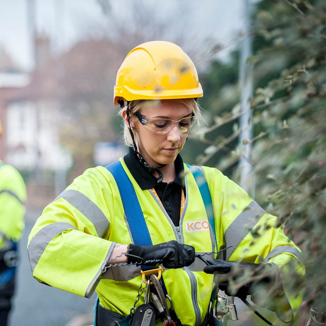 Female engineer making repairs KCOM’s fibre network, providing essential connectivity to homes in the UK
